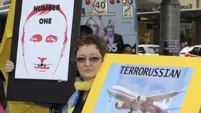 Australští demonstranti žádají vyšetření havárie malajsijského letadla
