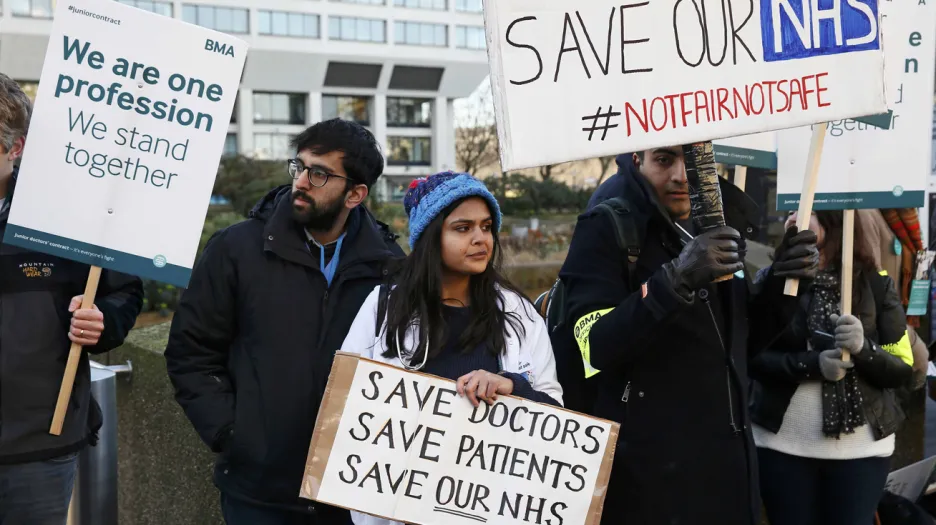 Stávka mladých britských lékařů