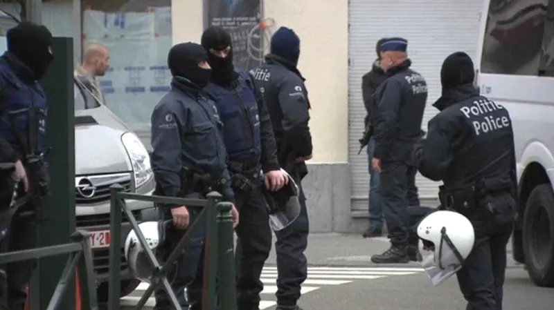 Zprávy ve 12: Další razie v Bruselu