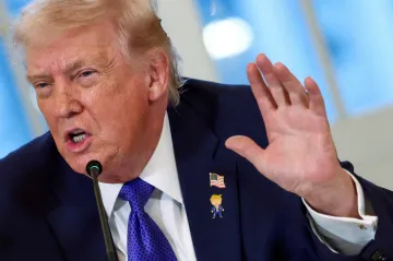 Trump vyzval Kubu k dohodě s USA. Pohrozil koncem dodávek ropy