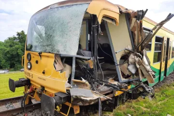 Hasiči odstranili vykolejený vlak u Holešova, provoz je obnovený