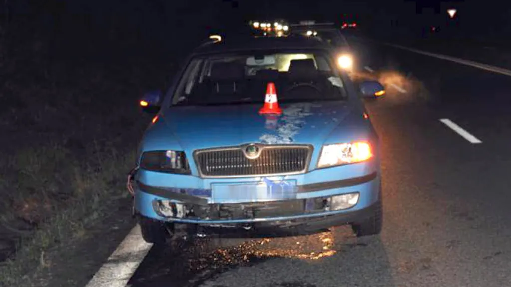 Auto po srážce s divočákem