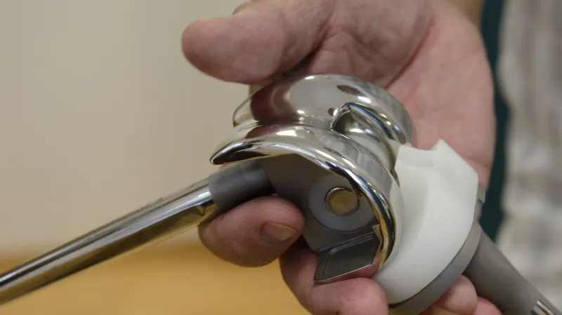 Umělý kolenní kloub