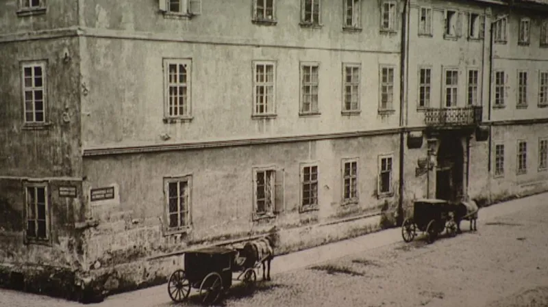 Původní budova na místě dnešní pošty