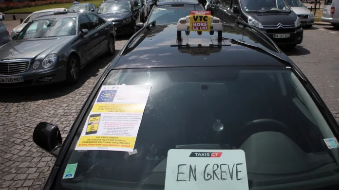 Stávka taxikářů v Paříži