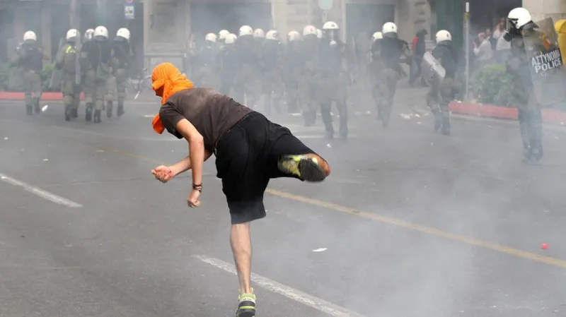 Boje v aténských ulicích