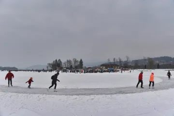 Led na Lipně již není bezpečný, bruslařská sezona končí záhy