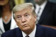 „Prezident USA není král.“ Trumpův exporadce musí svědčit v Kongresu, rozhodla soudkyně