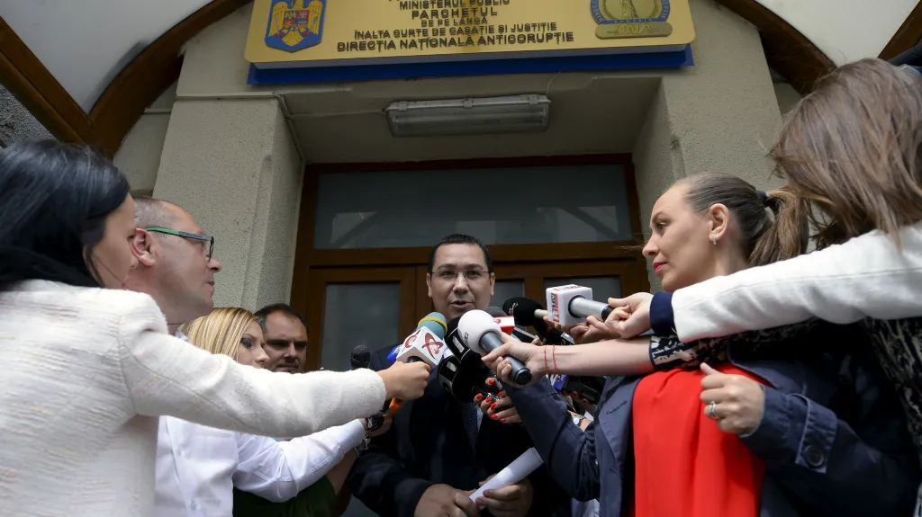 Victor Ponta po výslechu na prokuratuře hovoří s novináři