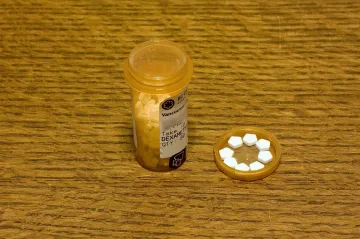 Levný kortikoid snižuje riziko úmrtí na covid-19, naznačuje výzkum z Oxfordu