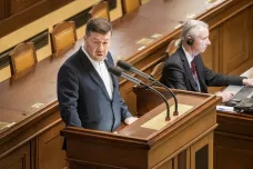 Sněmovní debatu opět ovládla aféra kolem daru v bitcoinech