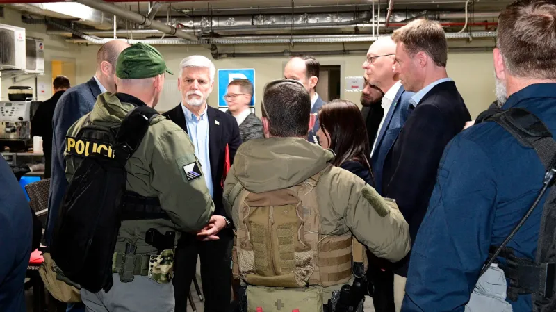 Petr Pavel se musel se slovenskou prezidentkou Zuzanou Čaputovou odebrat do krytu v podzemních garážích