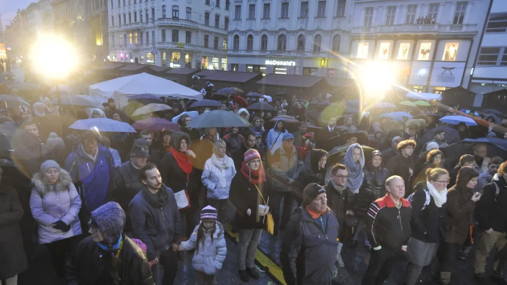 Vzpomínková akce na brněnském náměstí Svobody