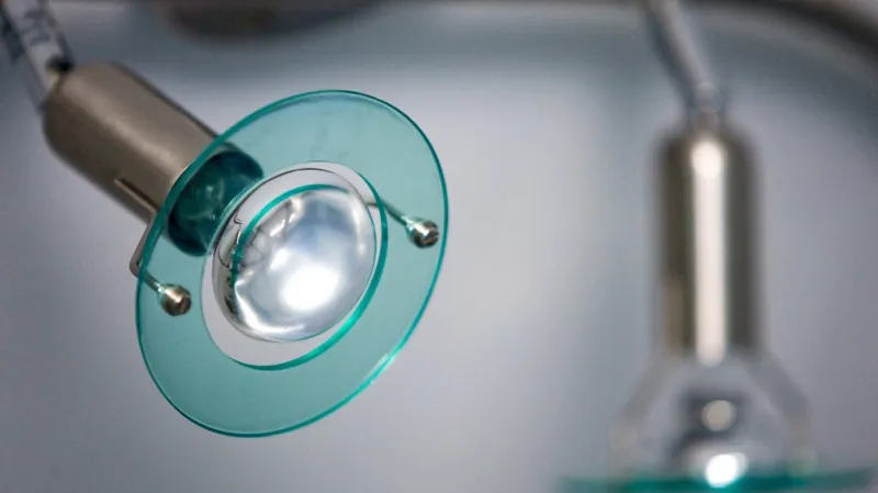 přišla stížnost od čtenáře, že tohle není úsporná žárovka, tak bacha na to (já tomu nerozumim :-) adu