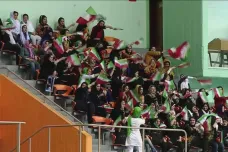 Írán povolil ženám chodit na fotbal. Fandit mohou z vyhrazeného sektoru