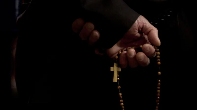 Věřící v Jeruzalémě na velikonoční bohoslužbě