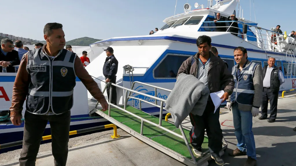 Uprchlíci byli vráceni z Řecka do Turecka