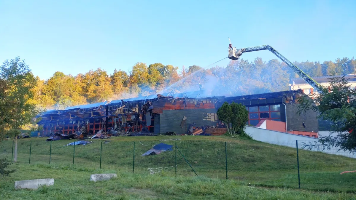 Firefighters Dismantle Český Krumlov Swimming Pool Structure Following Devastating Fire