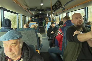 Zaplní studenti a senioři vlaky? Na Slovensku výrazně přibylo cestujících, tam však jezdí zdarma