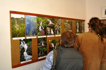 Výstava fotografií vodopádů v Peruci na Lounsku