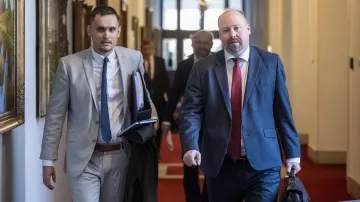 Ministr spravedlnosti Jeroným Tejc (za ANO) přichází na schůzi vlády