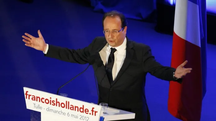 Nově zvolený prezident François Hollande při projevu v Tulle