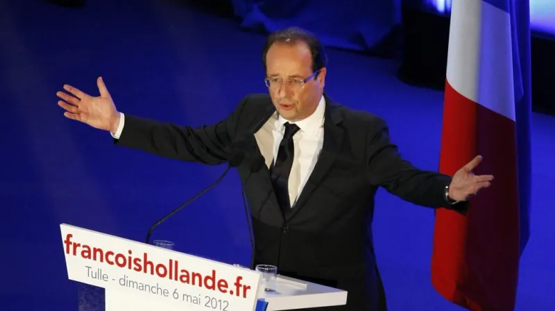 Nově zvolený prezident François Hollande při projevu v Tulle