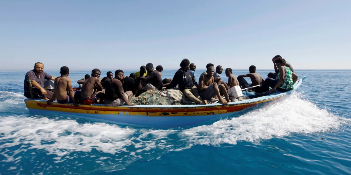 Trenta migranti dispersi dopo l’incidente di un’imbarcazione al largo delle coste libiche, diciassette dei quali sono stati salvati — ČT24 — Televisione ceca