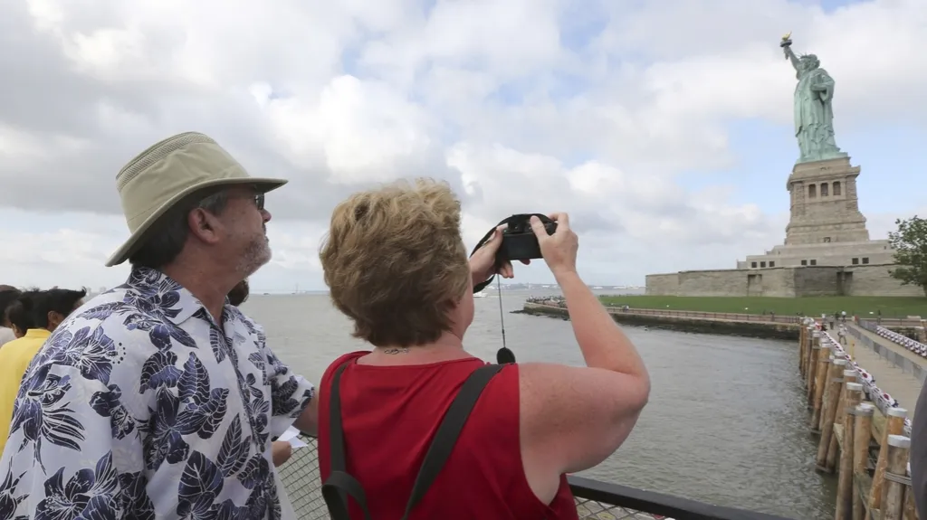 Na Sochu svobody mohou znovu turisté