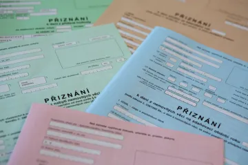 Lidé zatím odevzdali polovinu daňových přiznání. Na podání mají ještě týden 