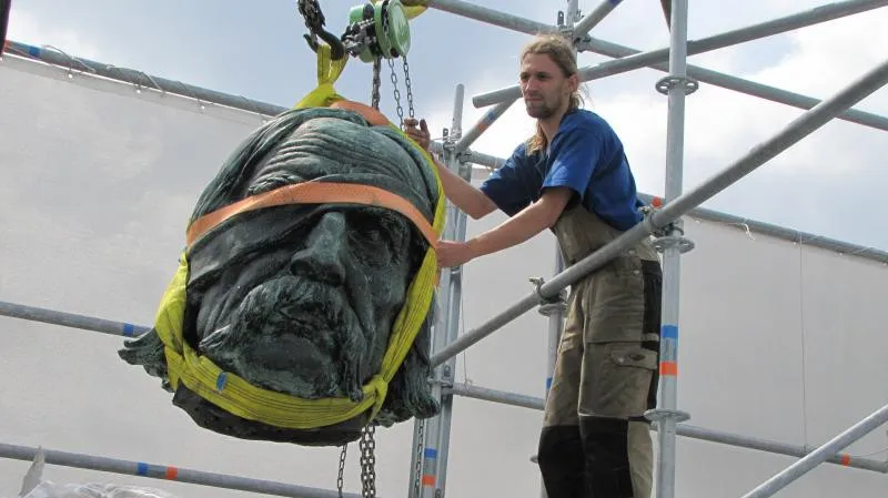 Demontáž sochy Jana Žižky na Vítkově