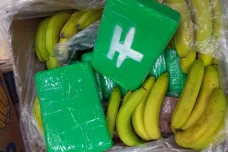 V obchodech v Česku našli v bednách s banány kokain. Na černém trhu by měl cenu 2,5 miliardy