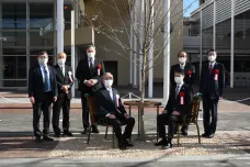 Na hirošimské univerzitě odhalili první lavičku Václava Havla v Asii. Podpořil ji i japonský premiér
