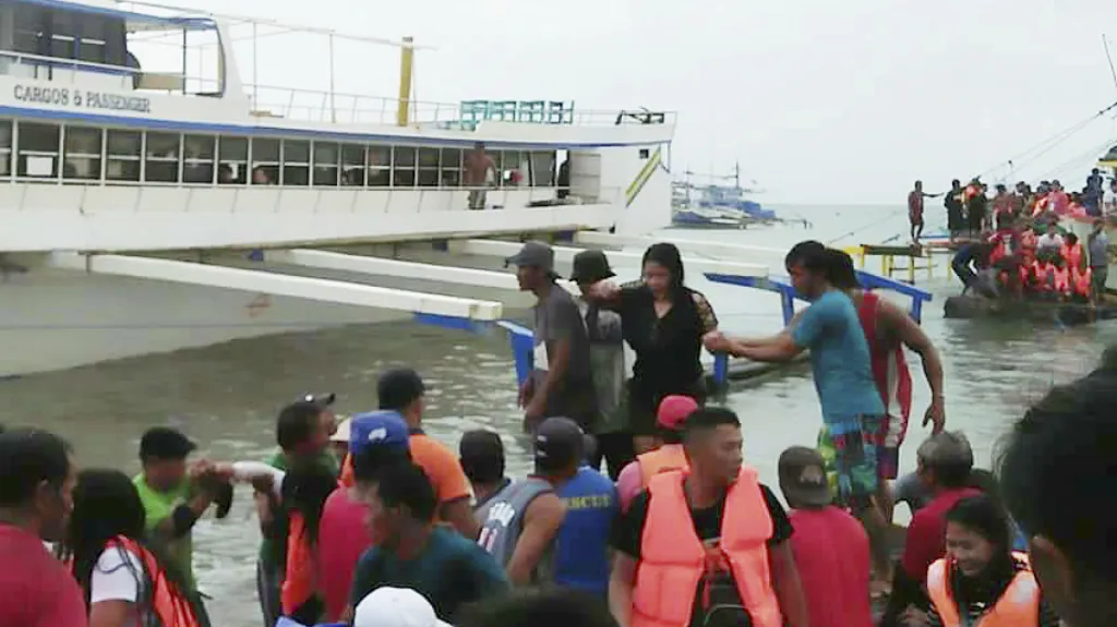 Havárie trajektu na Filipínách