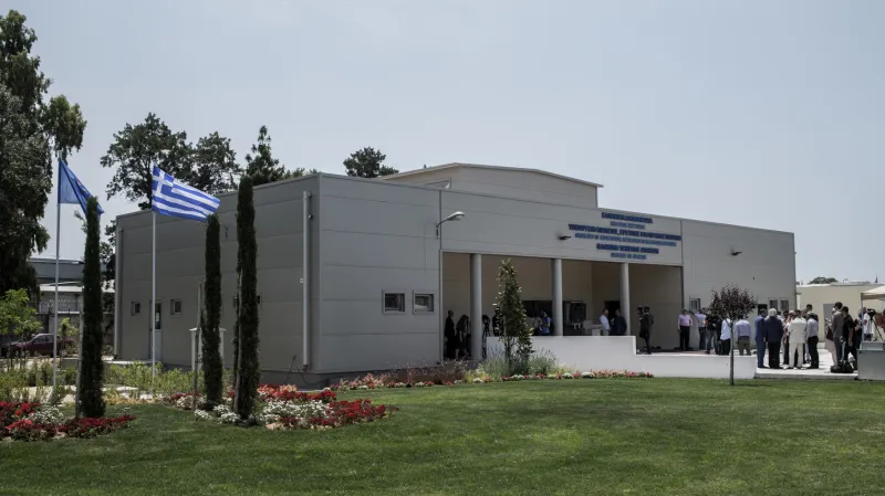 Nová mešita stojí na západním předměstí Atén, nedaleko uprchlického tábora