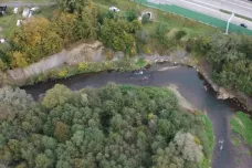 Nedávno zprovozněný obchvat Třince ohrožuje meandr řeky Olše. Problémy řeší Povodí Odry i ŘSD