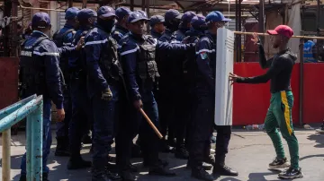 Střet policistů s protestujícími