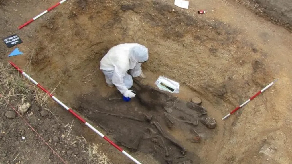 Archeologové odkryli hrob langobardského bojovníka