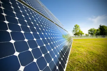 Další tresty za podvody se soláry – 6,5 roku pro majitele elektrárny Držovice