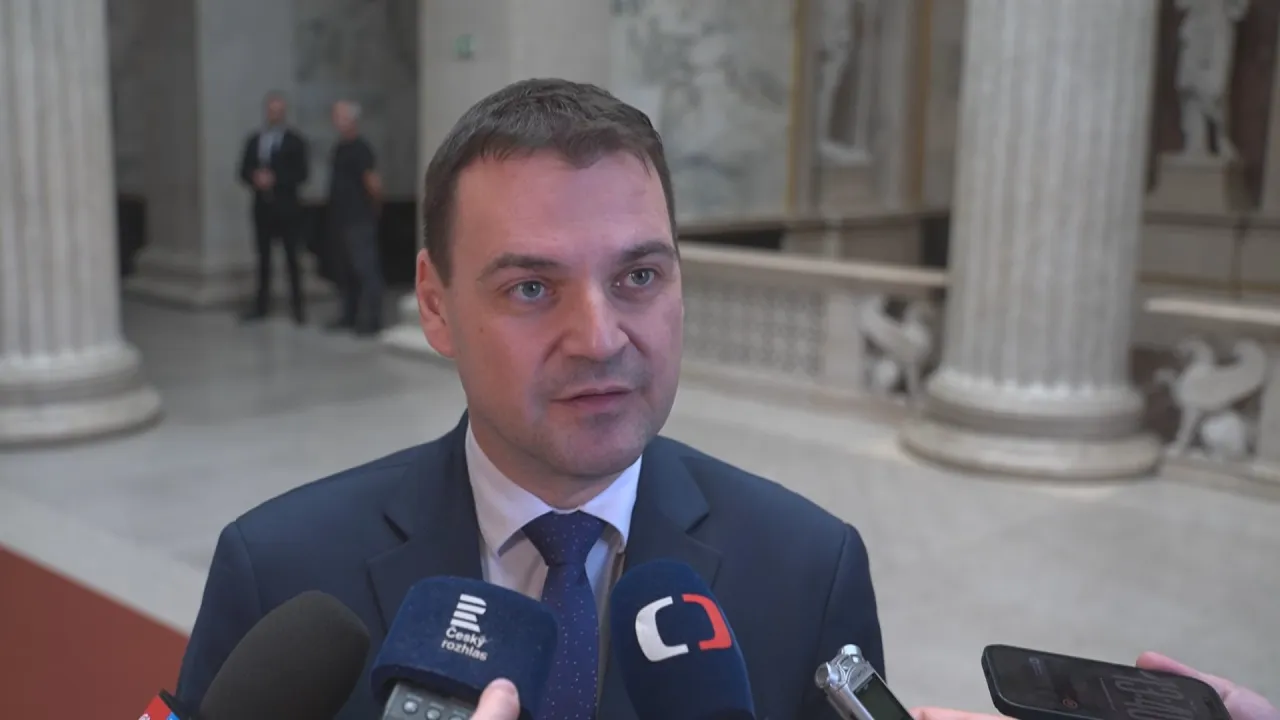 Neznáme detaily o účelu cesty zadrženého Čecha v Číně, uvedl Macinka