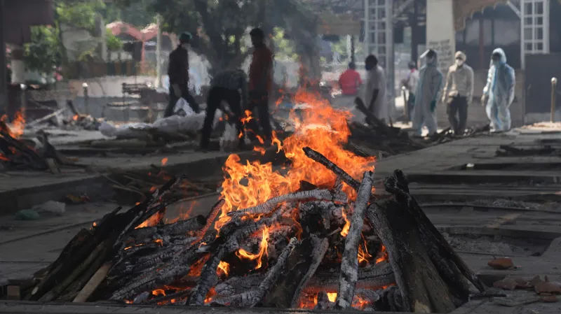 Improvizovaná krematoria v Indii