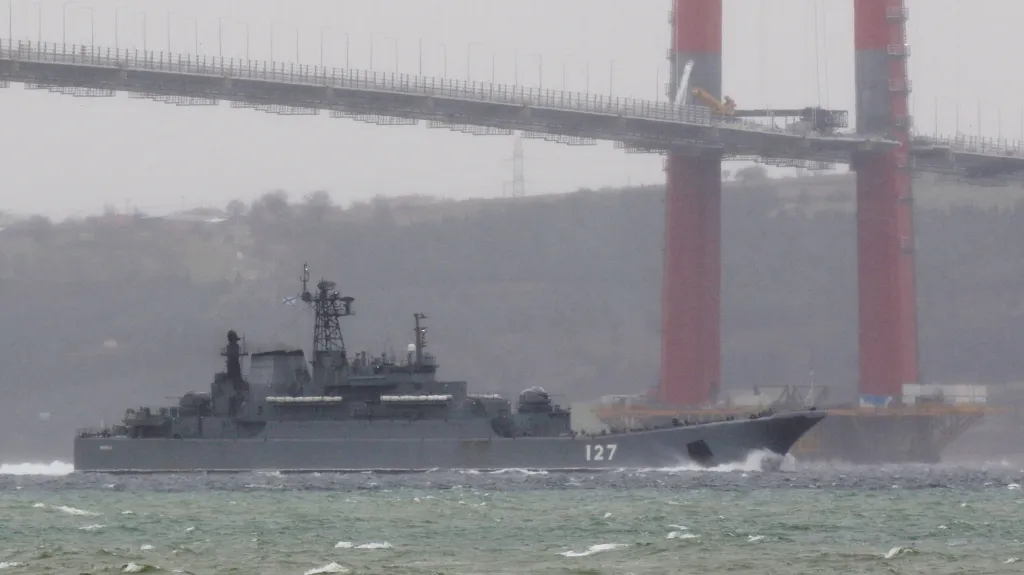 Ruská výsadková loď Minsk v Bosporu 8. února 2022