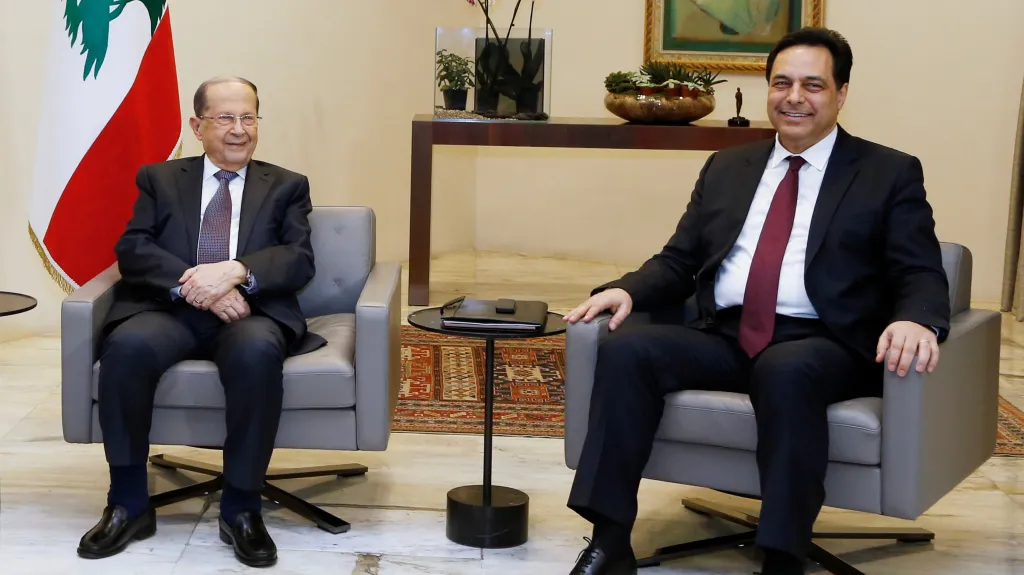 Libanonský prezident Michel Aún s novým premiérem Hasanem Dijábem