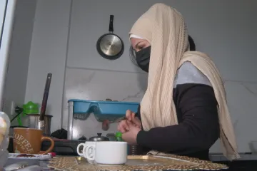 O domov přišla dvakrát. Teď Širín bydlí díky dárcům z Česka