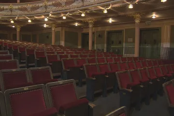 Babiš slíbil divadlům podporu. O zmírnění karantén pro herce bude jednat s hygieniky a epidemiology