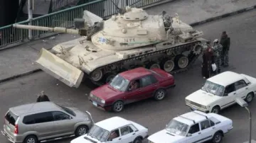 Tanky v ulicích Káhiry