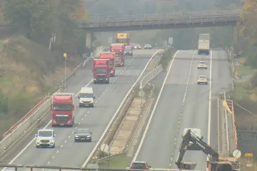 Ke zvládání vysokých cen nafty a benzinu přijímají státy různé strategie