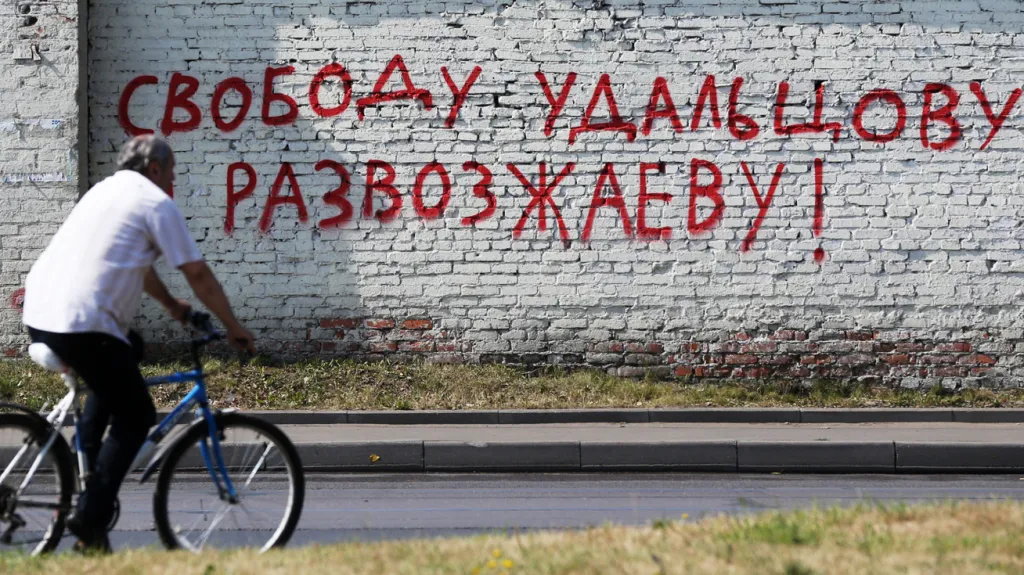 Svobodu Udalcovovi a Razvozžajevovi