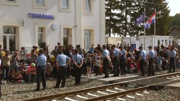 Události: Vlna migrantů se přelila do Chorvatska