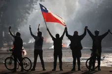 Při nepokojích v Chile zemřelo už 15 lidí. Prezident chce jednat se všemi stranami